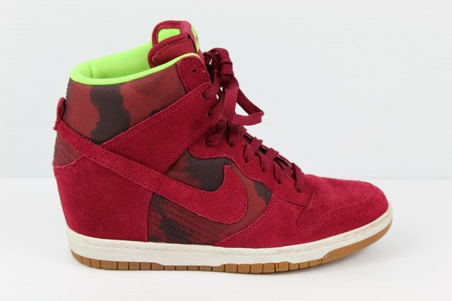 red nike sky high dunks