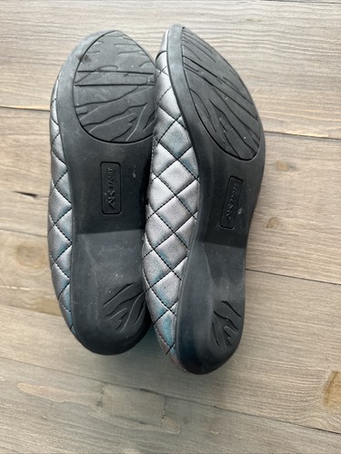 ANNE KLEIN SPORT Silver Flat Ballet Shoes - Size 8M - Picture 6 of 7