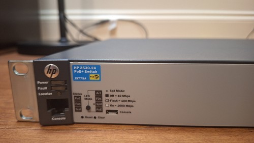 Commutateur réseau Ethernet 24 ports Gigabit PoE+ HP J9779A 2530-24 - Photo 2/6