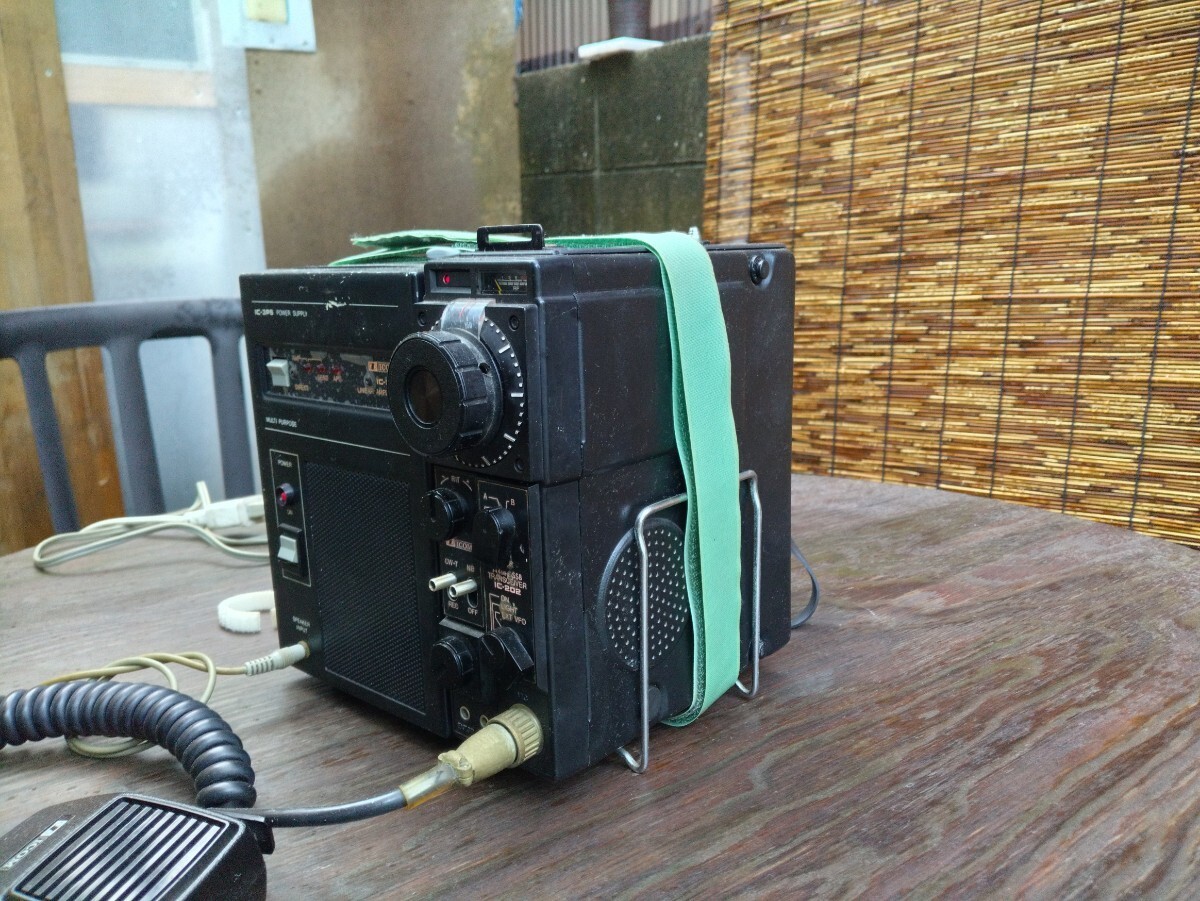 ICOM IC-202 Transceiver IC-3PS AC Power Supply IC-20L Linear