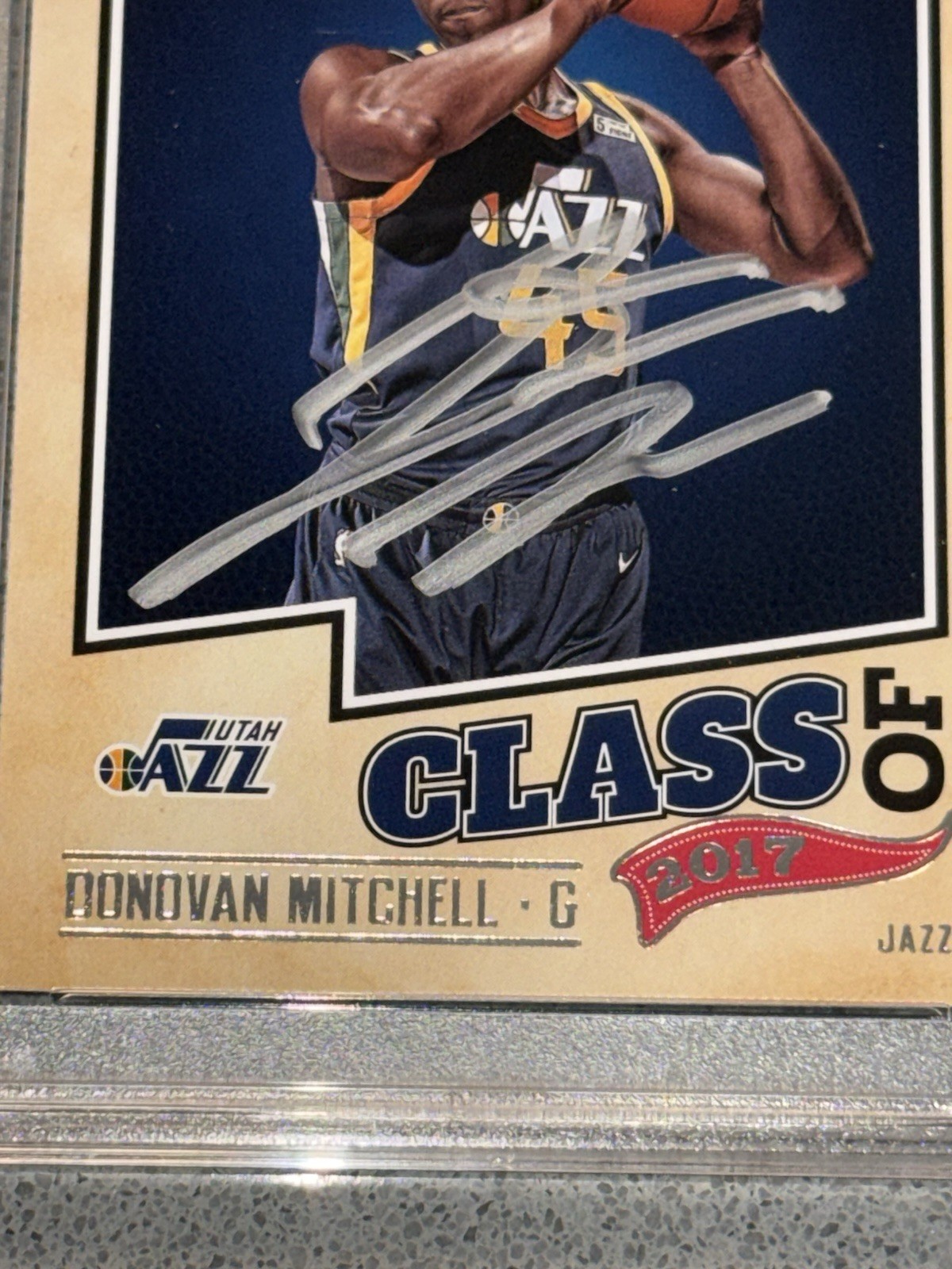 Class of 2017-18 Panini NBA Hoops Donovan Mitchell Signed PSA/DNA Auto (PSA 10) view 2