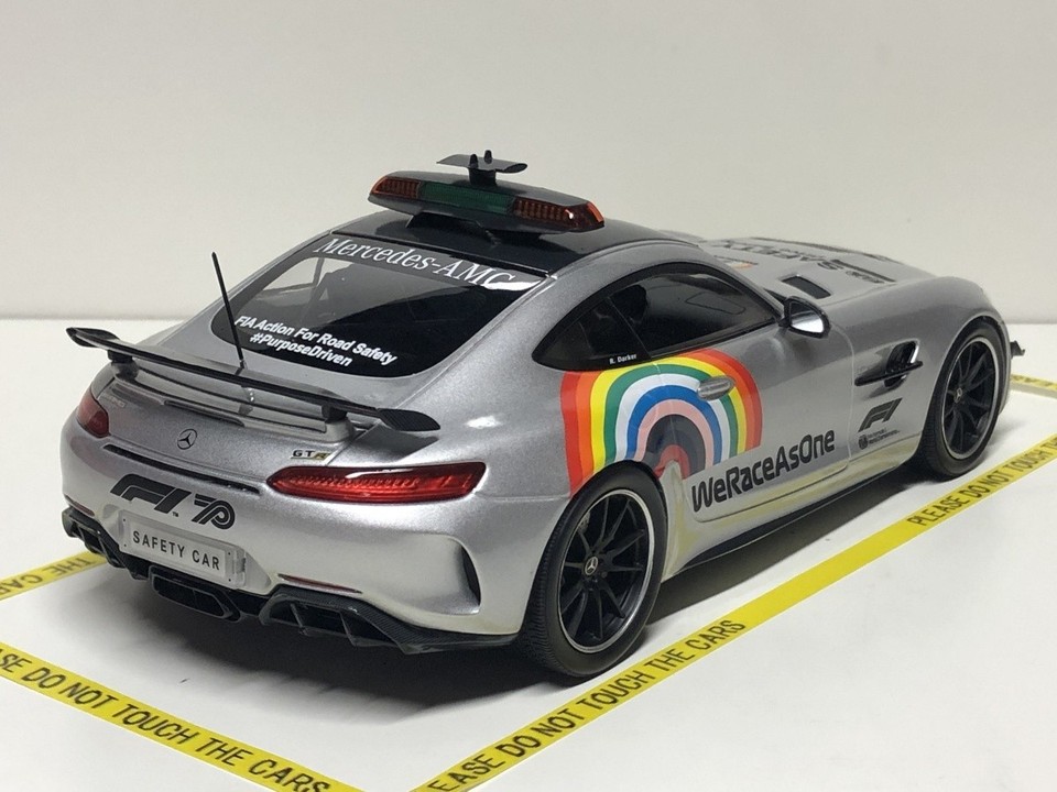 LE954 MINICHAMPS 150034600 Voiture 1/18 1:18 Mercedes Benz classe R 2005 bleue