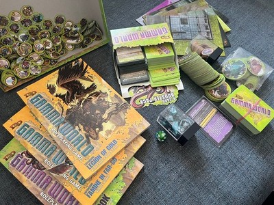 Gamma World Roleplaying Game (4e) KOMPLETT: Expansions + Booster Cards + Würfel