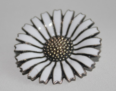 Anton Michelsen Daisy Brooch in Gilded Sterling Silver and White Enamel.32 mm.