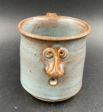 1980 Tony Bledsoe Studio Art Pottery Face Coffee Mug Signed Dated - 12 Oz