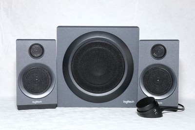 Logitech Z333 2.1 Lautsprechersystem mit Subwoofer - verkabelt in schwarz