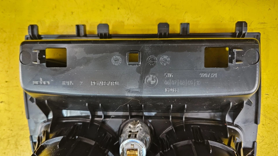 BMW 1 СЕРИЯ F20 116D 120i PRE LCI 2011-2016 ПЕРЕДНИЙ ПОДСТАКАННИК КРЫШКА 9207321 - Изображение 3 из 4