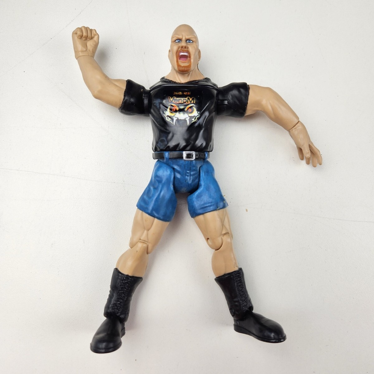 WWE Stone Cold Steve Austin フィギュア Amazon.com: Bandai Tamashii Nations S.H. Figuarts Stone Cold