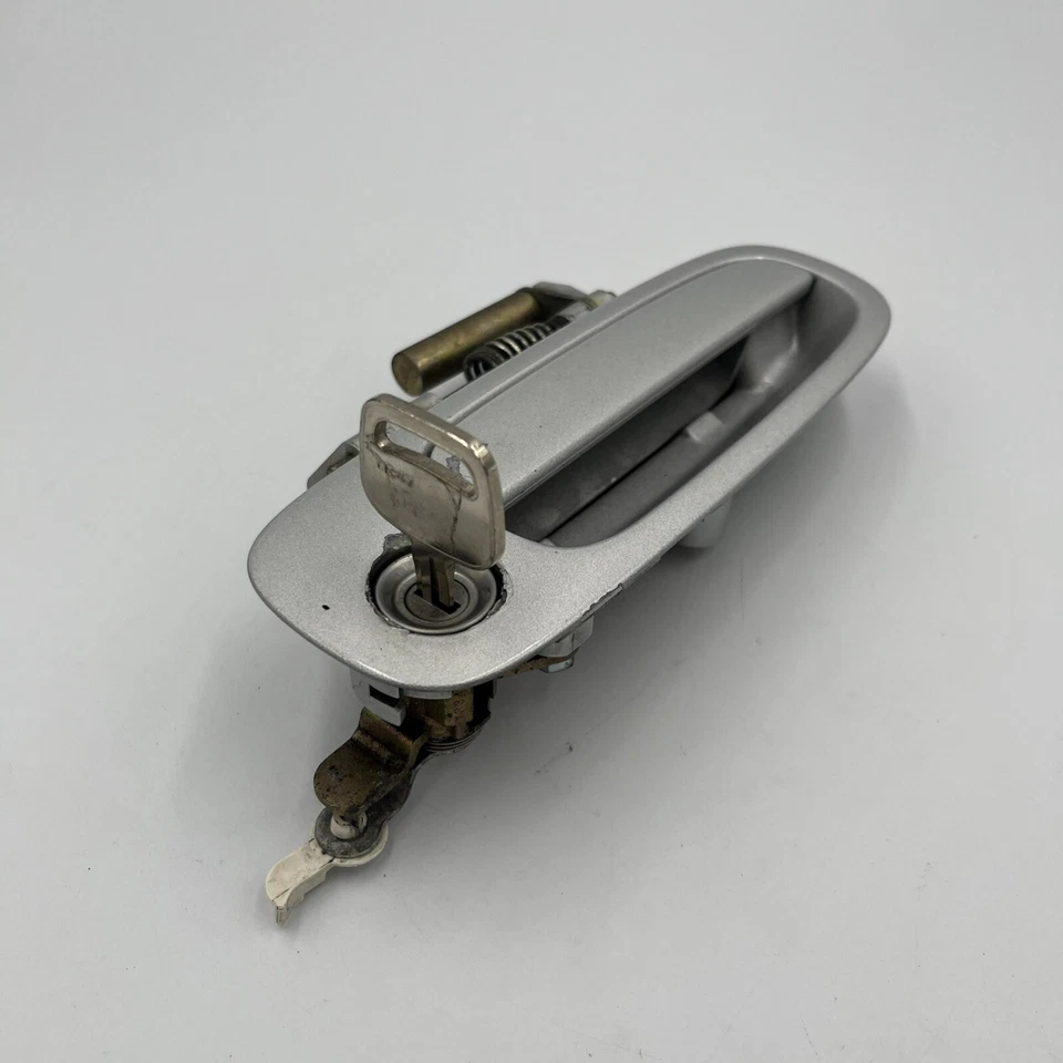 1994-99 Toyota Celica Right Passenger Exterior Door Handle OEM Silver W/Key OEM - Image 2 of 4