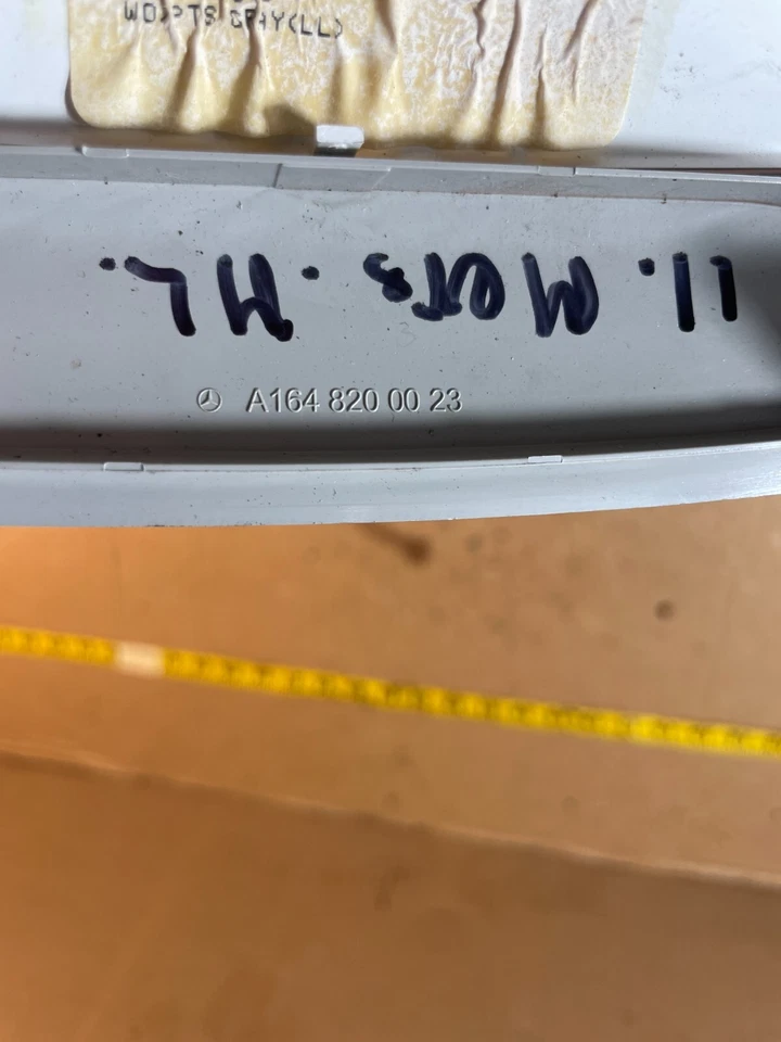 Mercedes Benz ML350 GL550 2006-2013 lámpara de luz trasera superior gris OEM. Foto 4 de 4