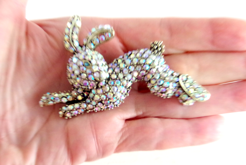 3" NWOT DESIGNER STYLE AB CRYSTAL RHINESTONE EASTER BUNNY RABBIT BROOCH PIN - Picture 5 of 15