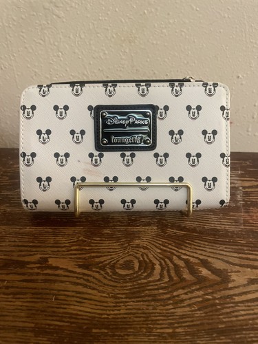 DISNEY PARKS LOUNGEFLY White Black Mickey Mouse Wallet 4x7” Card Organizer Zip - Picture 1 of 5