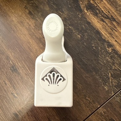 Martha Stewart Corner Punch Fan Seashell Beach Shaped Lever Punch.