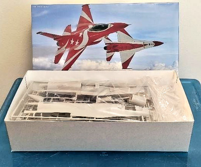 Hasegawa F-16C FIGHTING FALCON 'BLACK KNIGHTS' 1/48 #07395 New in Open Box