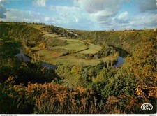 Postkarte - 36 - Le Pin - La Boucle de la Creuse vor dem Dorf der Kiefer -