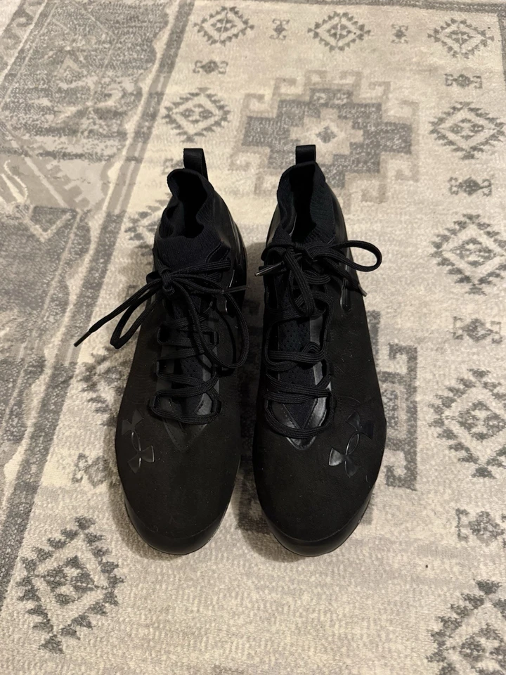 Botines de fútbol Under Armour Spotlight Pro de gamuza para hombre - parte superior de gamuza premium Foto 2 de 4