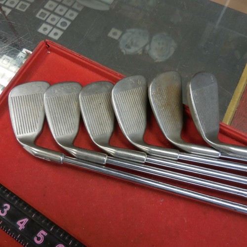 PING EYE 2 BLACK DOT 3-9 IRONS --MISSING 8 IRON -NICE CLUBS -GOOD GRIPS R-SHAFTS - Picture 7 of 9