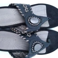 Array Moki Medallion Leather Thong Sandal Black Women's sz 6.5