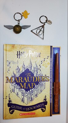 Harry Potter The Marauder's Map Guide to Hogwarts Interactive Book & 2 Keychains