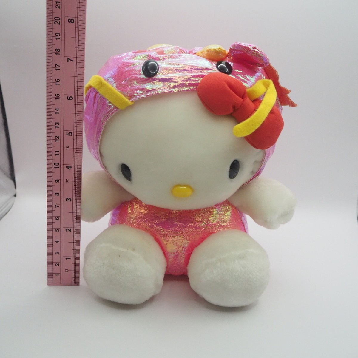 hello Kitty Sanrio 手作りプラッシュドール 王冠付き hello Kitty Sanrio 手作りプラッシュドール 王冠付き