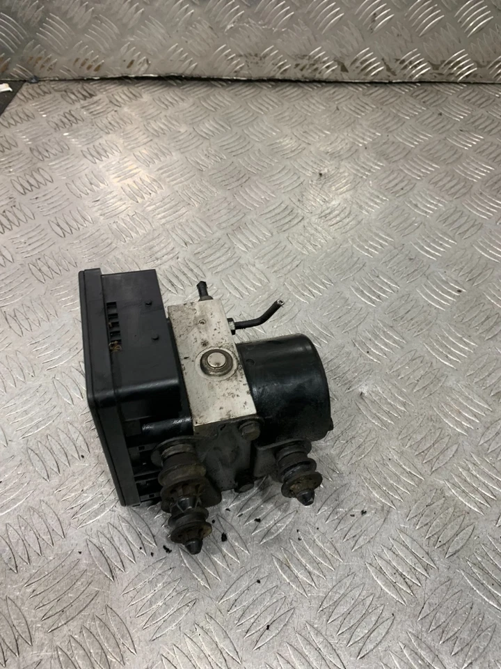 Volkswagen Golf MK5 2006 módulo de control de bomba ABS 1K0907379AC #2 Foto 2 de 4