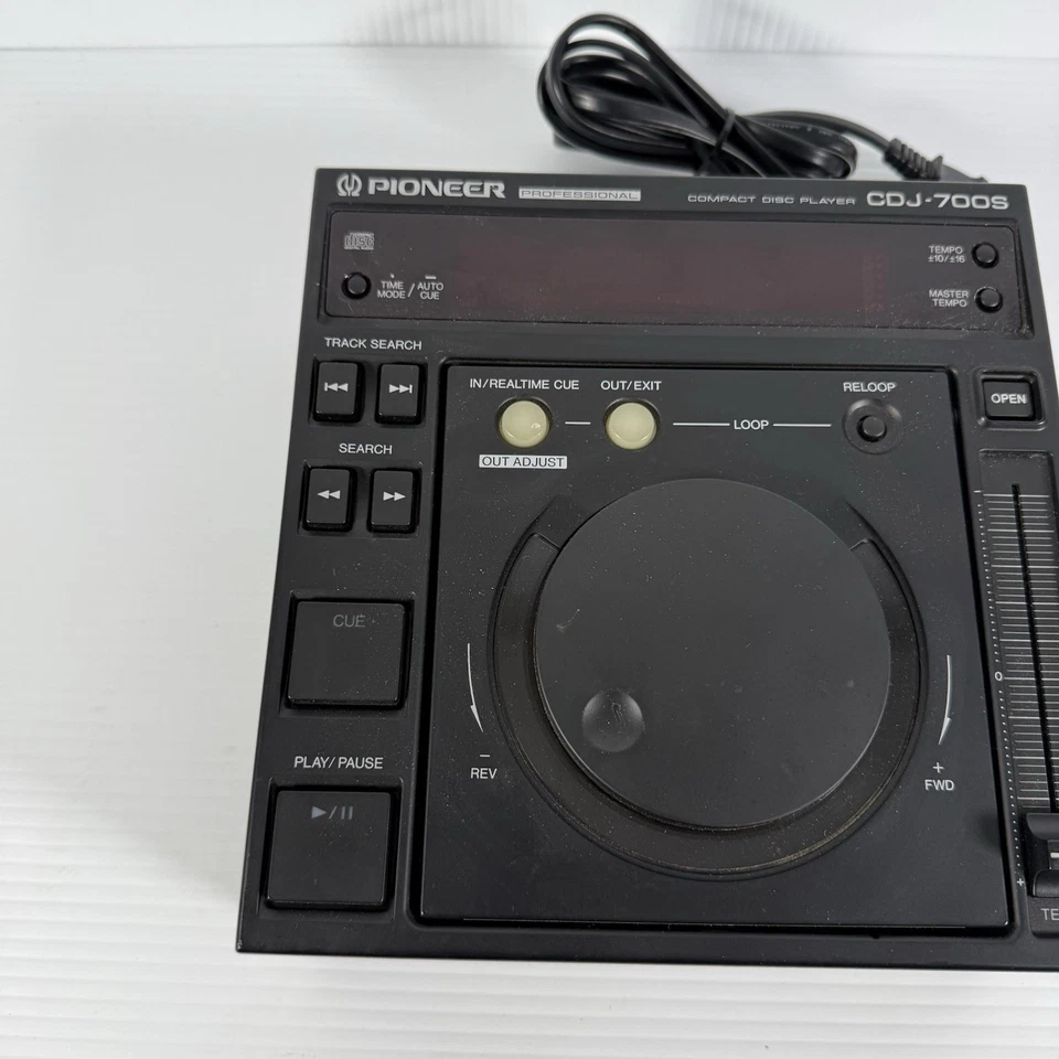PIONEER CDJ-700S Professional DJ CD Player - Powers On- Read!! - Image 4 of 4