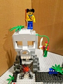 LEGO Pirate Set 7074 Skull Island Complete Minifigs Manual NEW