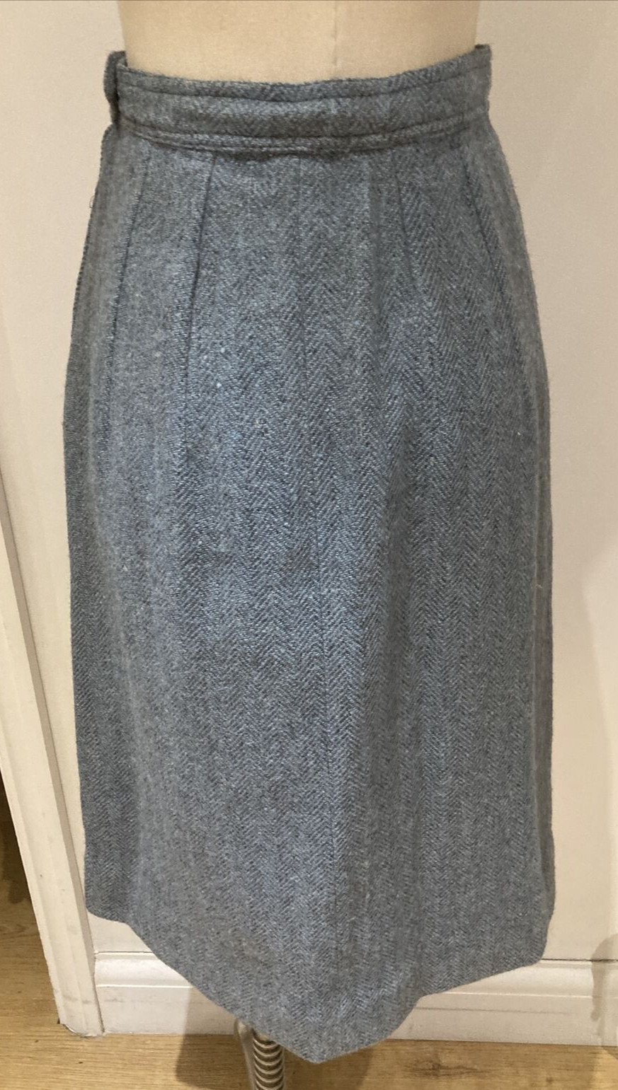 Vintage 1940s Blue/Grey Herringbone CC41 Utility Wool Skirt, Waist 13.25" across 4