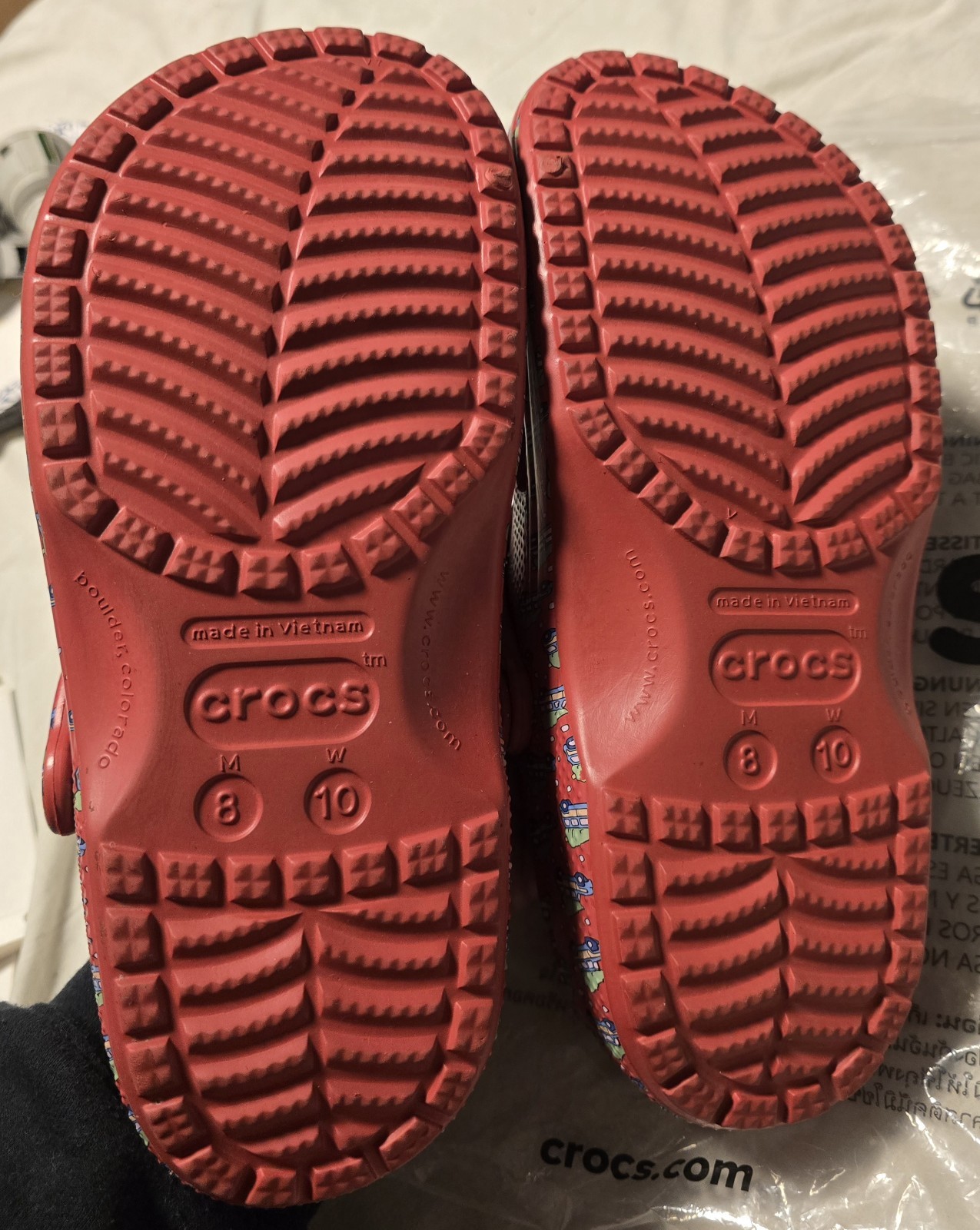 Crocs Classic RARE Vineyard Vines Clogs Men's Size 8 womens 10 christmas trees image 5