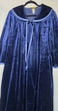 Aria Velvet Zip Robe House Coat Saphire Blue Detail