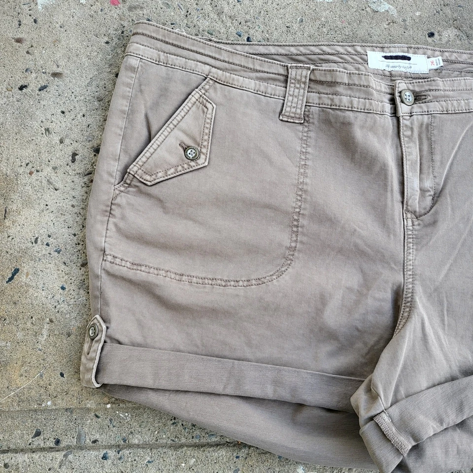 Torrid Shorts Size 26 Tan Khaki Stretch Casual Beach Summer Designer Waist 48 - Image 2 of 4