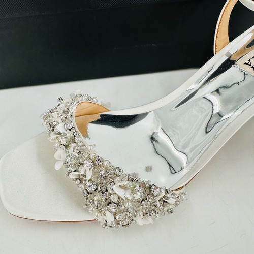 Badgley Mischka Embellished Evening Sandals Heels Soft White Size 6 NIB - Picture 6 of 14