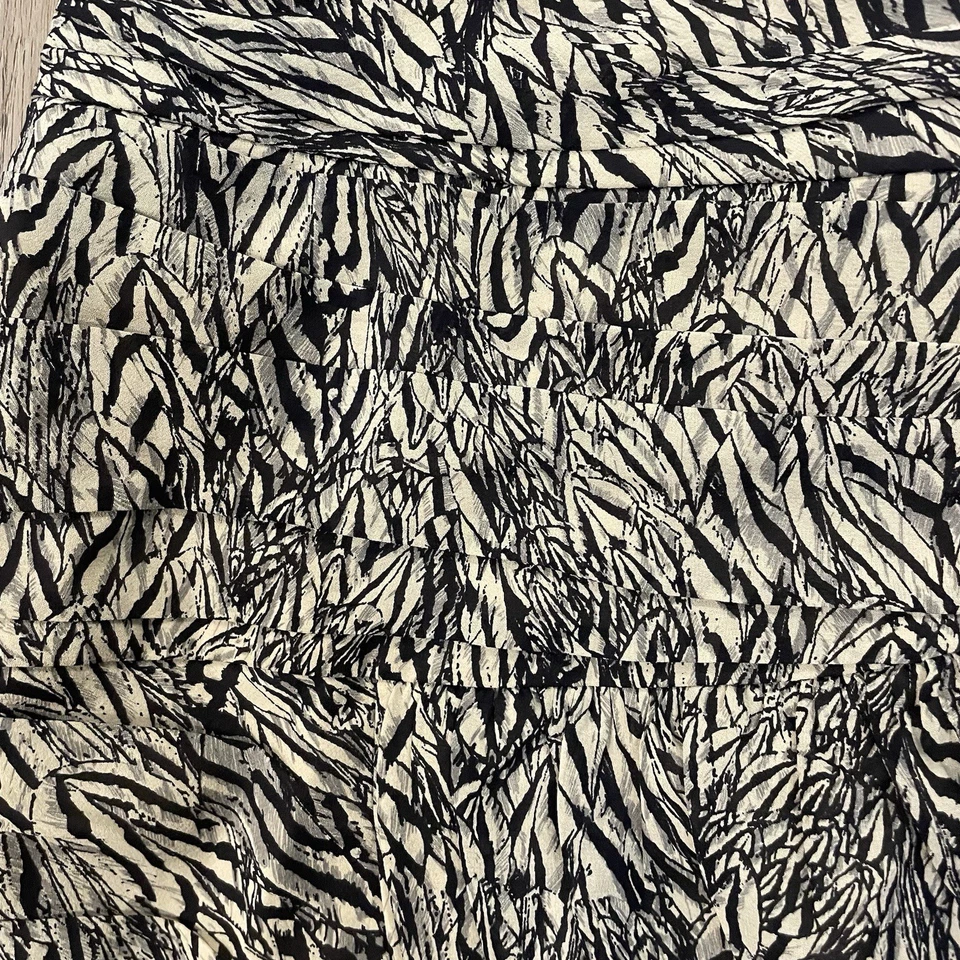 NUEVO CON ETIQUETAS $288 LEIFSDOTTIR Falda de Seda Motivo Negro Crema Plisada Talla 2 ¡NUEVA! Foto 4 de 4