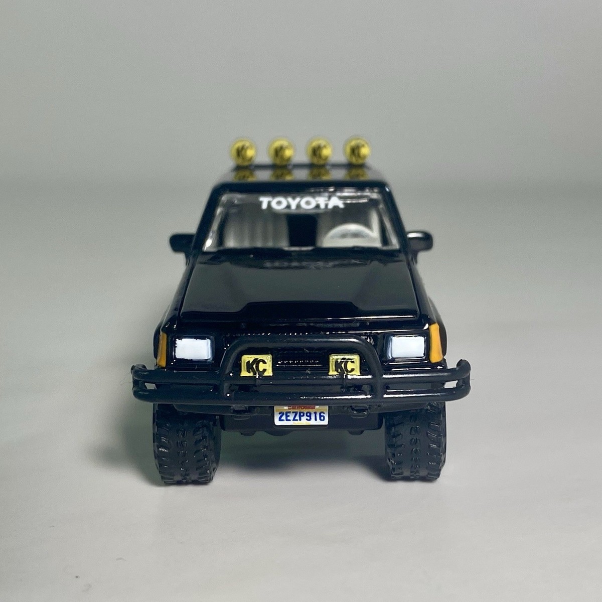 Johnny Lightning 1985 Toyota SR5 Pickup Back To The Future 1:64