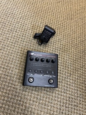 TC Helicon VoiceTone Correct Vocal Effektpedal mit Netzteil