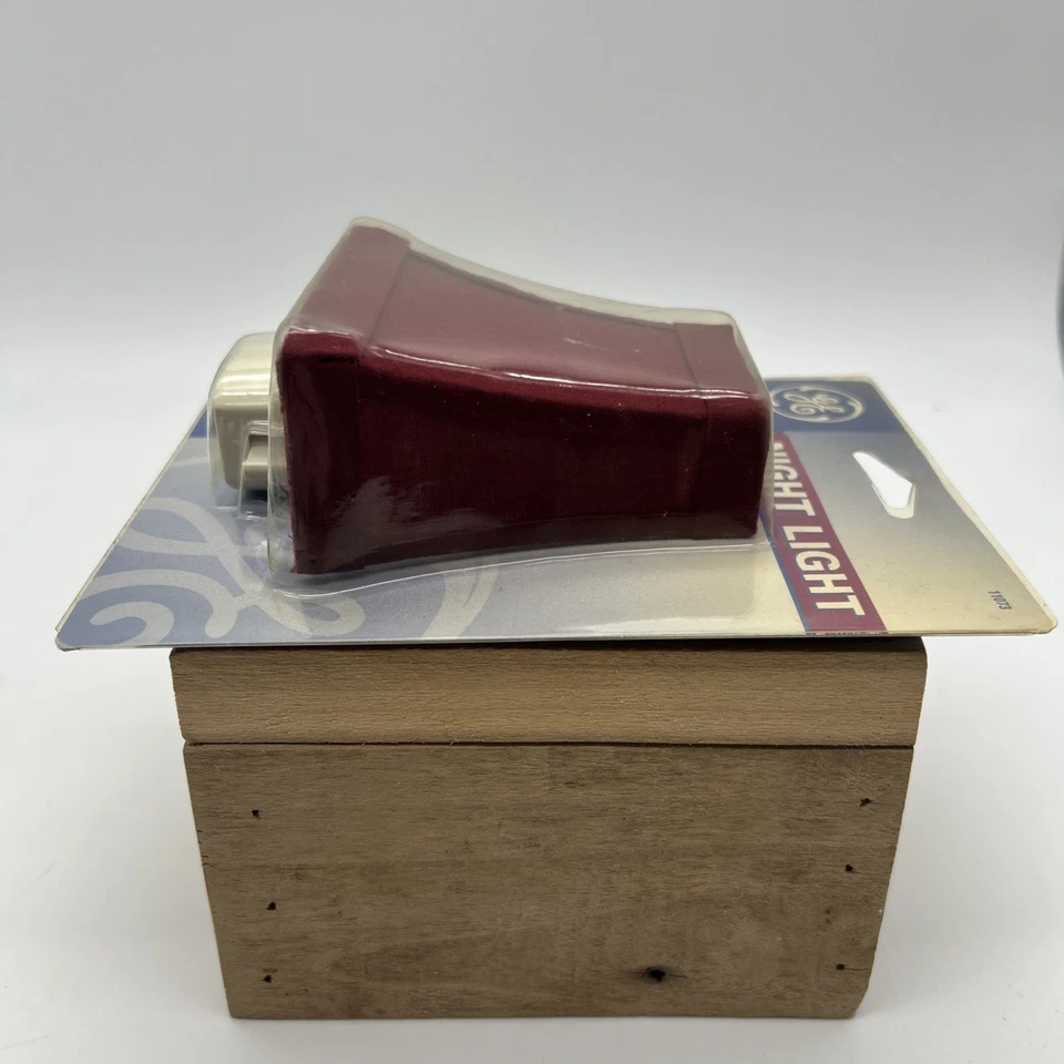 Mini lámpara enchufable de luz nocturna GE de colección rara con interruptor de encendido/apagado de pantalla 4W-125V Foto 3 de 4