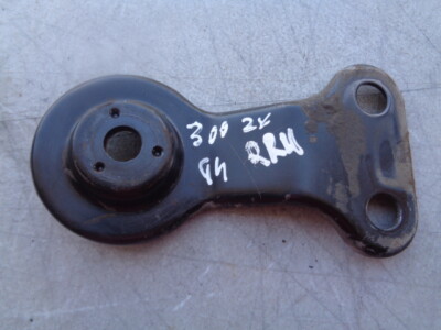②AIBA 1994 NISSAN 300ZX NON-TURBO (2+2) REAR SUBFRAME RETAINER BRACKET