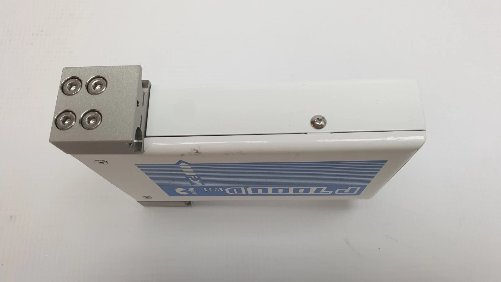 Side of the Fujikin P7000D WR case and surface-mount base block