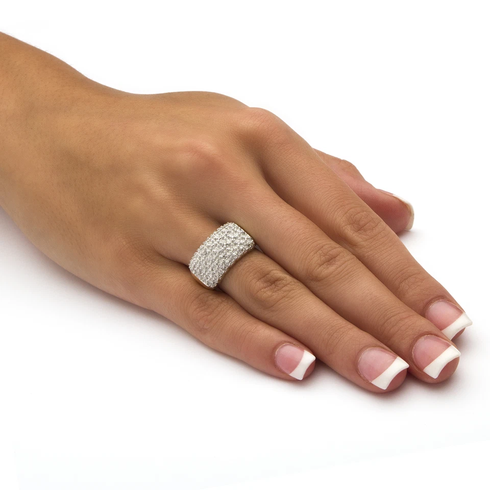 Anillo con racimo de diamantes pavé de 1/5 TCW en oro macizo de 10 k Foto 3 de 4