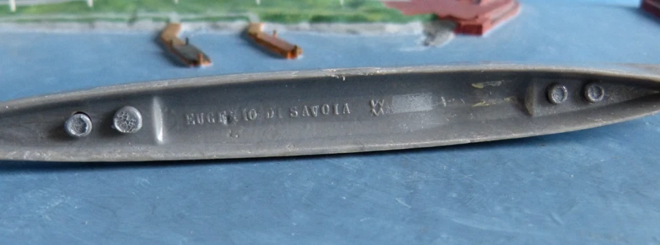 Wiking Kunststoff Modell 425 - 1 : 1250 :  Kreuzer Eugenio di Savoia Marine - Bild 4 von 4
