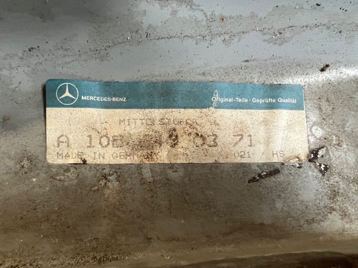 NEU NOS Mercedes W108 W109 Heck Mittelstueck Heckblech Rear End  