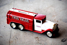 ertl die cast diamond T tanker truck true value free shipping