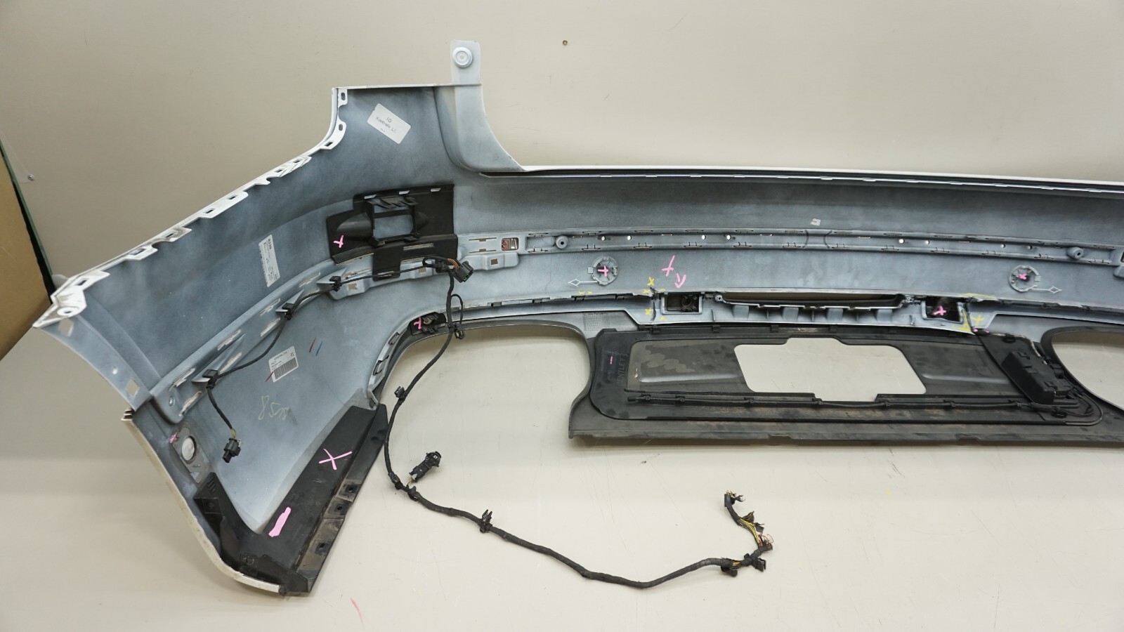 2017-2020 BENTLEY BENTAYGA REAR BUMPER COVER OEM 36A807301 17 18 19 20
