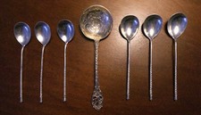 Sei cucchiai da te con cuccaio di servizio fine ottocento di Argento 800 