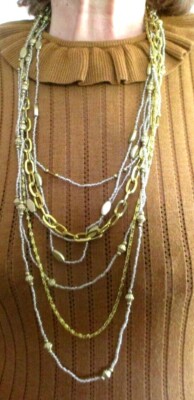 Collier Vintage Doré à 7 Rangs Avec Perles Argentées - Bijou Fantaisie Occasion (jamais Porté)