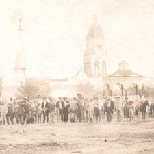 Foto postal real de soldados y banda del ejército de la Revolución Mexicana RPPC