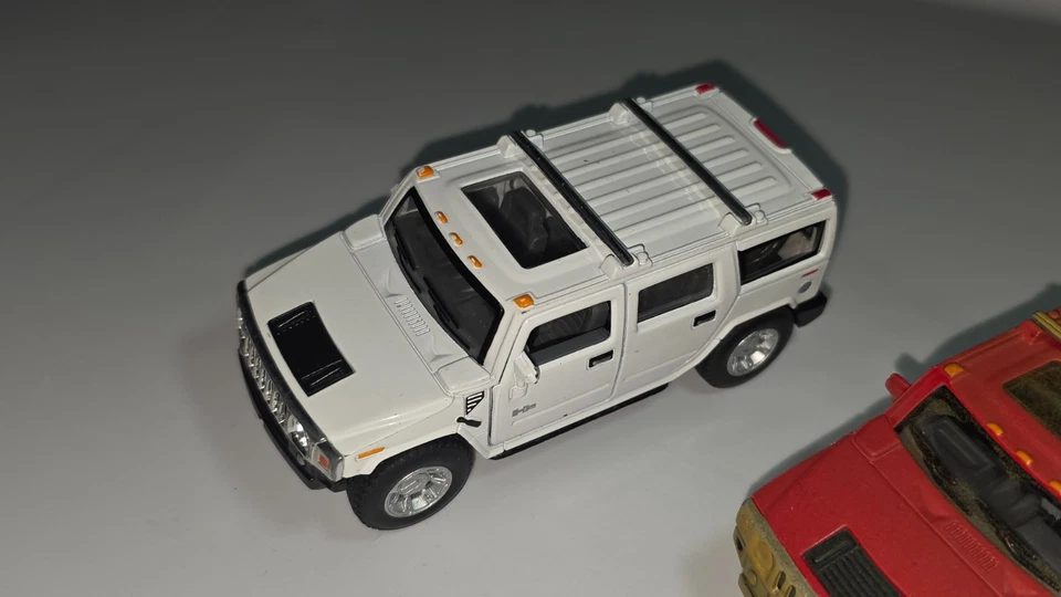 批量 2 件 KINSMART 2005 悍马 H2 SUV SUT 压铸 1: 36 拉回泥泞红色白色 — 第 3/3 张图片