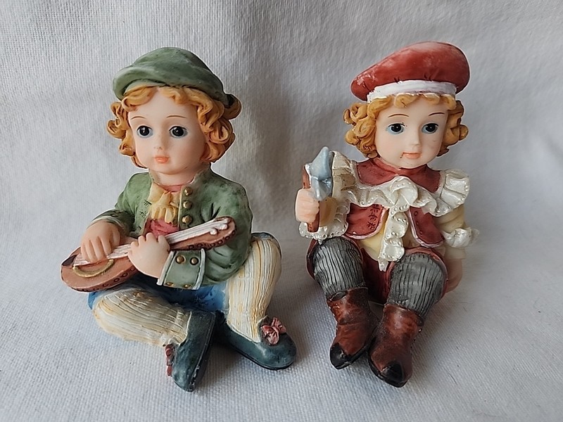 Montefiori Collection Italian Figurine Boy With Mandolin And Sitting Girl 