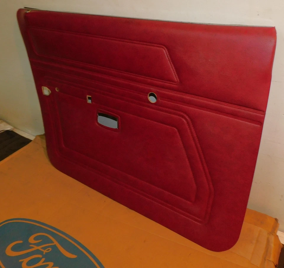 1981-1983 Ford Escort Mercury Lynx 4-Dr NOS VERMELHO LH PAINEL DE ACABAMENTO INTERNO DA PORTA FRONTAL - Imagem 3 de 4