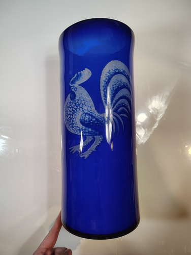 VTG, Large, Cobalt Blue, Art Glass, Vase, Artist Signed, Rooster, 15" x 6.5" - Picture 6 of 8